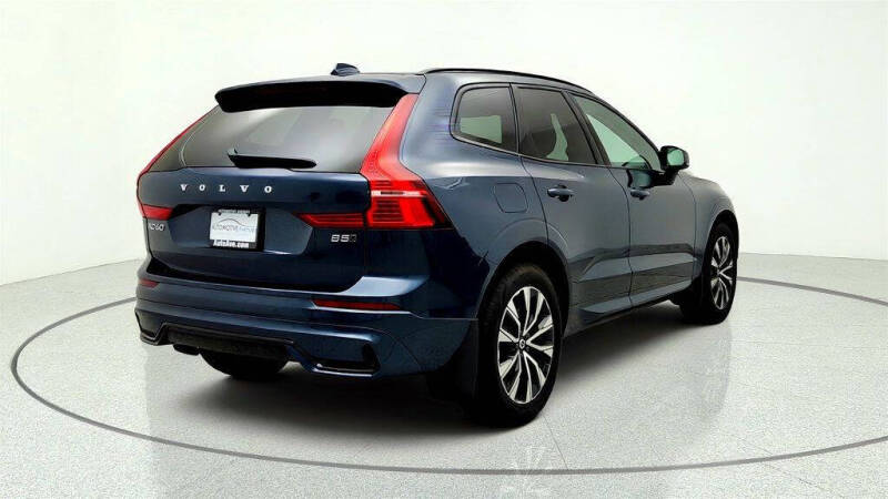 2025 Volvo XC60 B5 Core Dark Theme