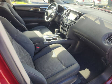 2017 Nissan Pathfinder SV