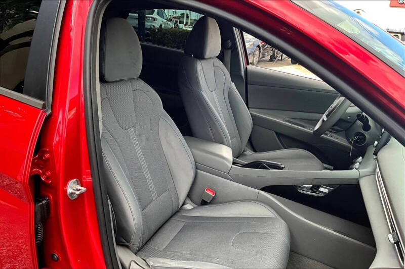 2023 Hyundai Elantra SE