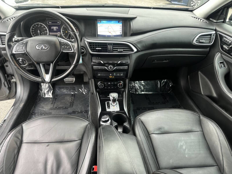 2017 Infiniti QX30 Premium