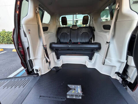 2022 Chrysler Pacifica Touring L