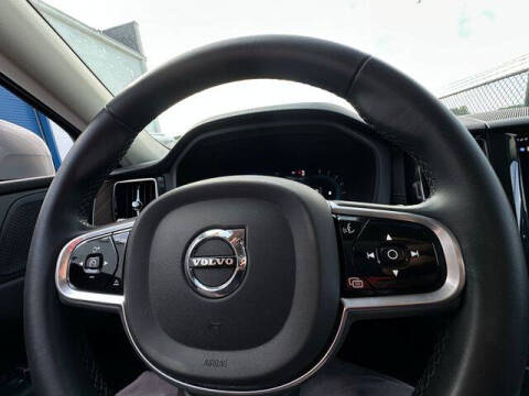 2023 Volvo XC60 B5 Ultimate Bright Theme