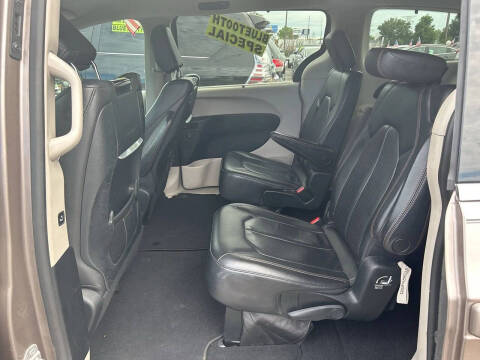 2017 Chrysler Pacifica Touring-L Plus