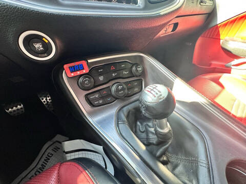 2015 Dodge Challenger R/T Scat Pack Shaker