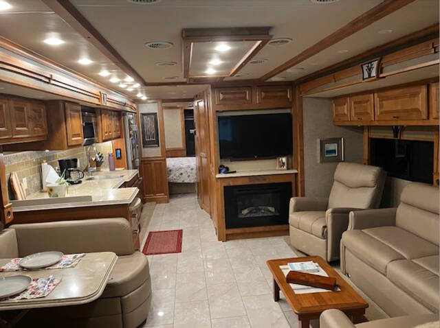 2017 Tiffin Phaeton 40AH