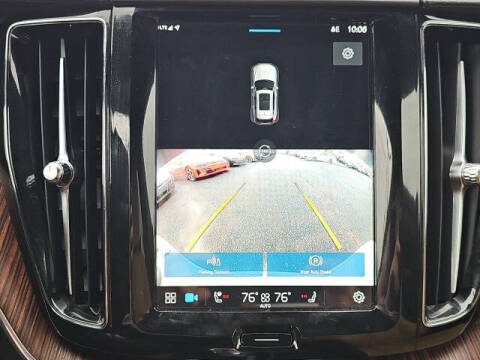 2024 Volvo XC60 B5 Ultimate Dark Theme