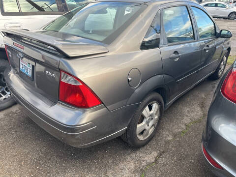2005 Ford Focus ZX4 SES