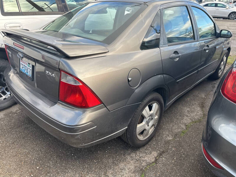 2005 Ford Focus ZX4 SES