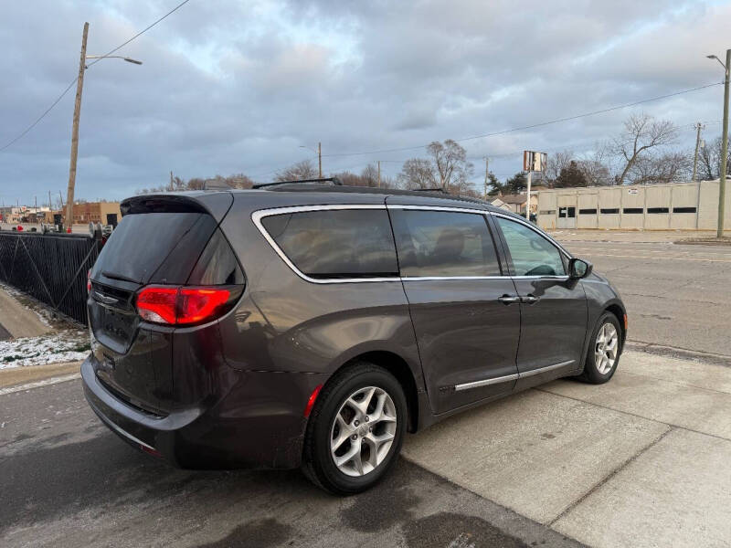 2017 Chrysler Pacifica Touring Plus