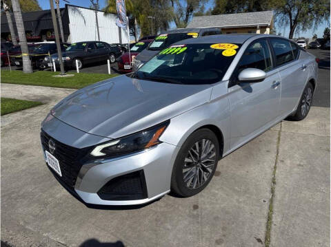 2023 Nissan Altima for sale at Dealers Choice Inc in Farmersville CA