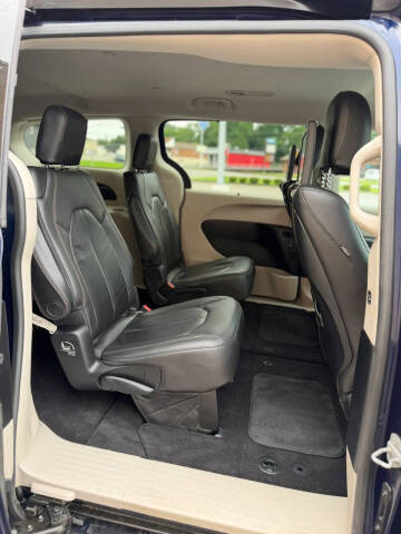2017 Chrysler Pacifica Touring-L Plus