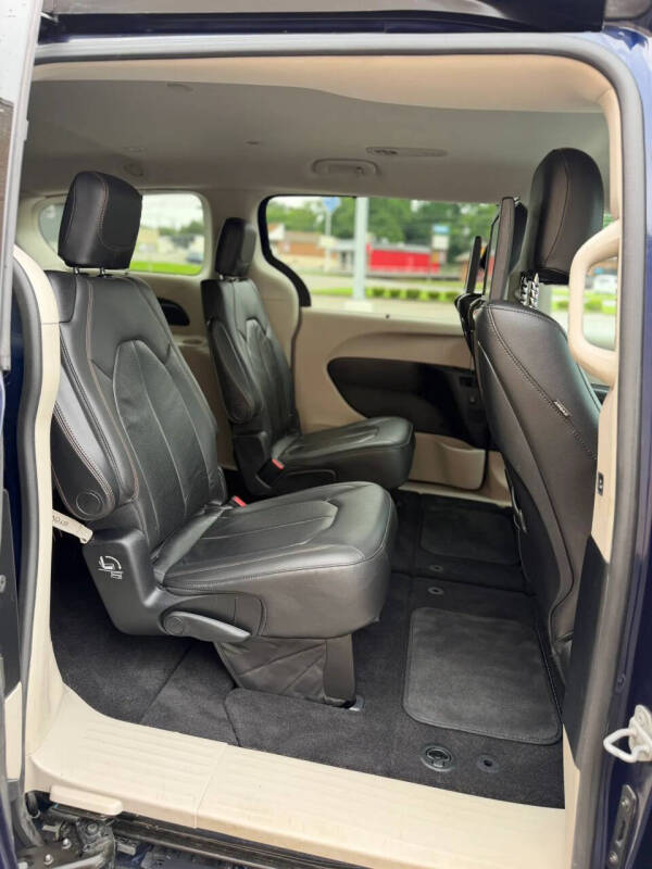 2017 Chrysler Pacifica Touring-L Plus