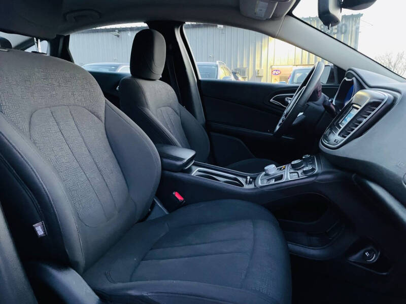 2016 Chrysler 200 Limited