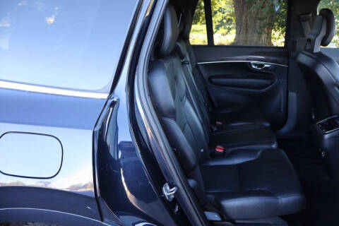 2016 Volvo XC90 T6 Momentum