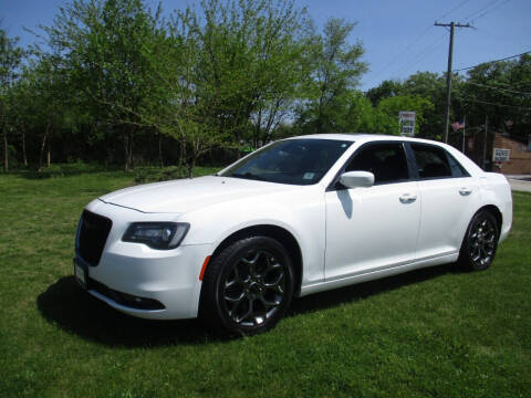 2016 Chrysler 300 for sale at Triangle Auto Sales in Elgin IL