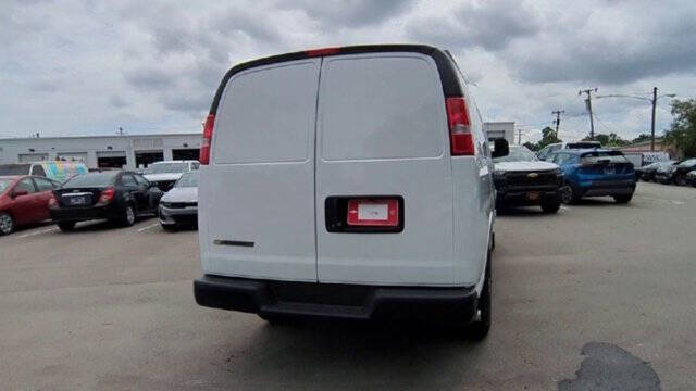 2025 Chevrolet Express 2500
