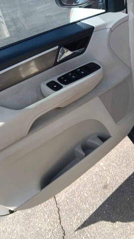 2011 Volkswagen Routan S