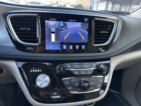 2017 Chrysler Pacifica Hybrid Platinum