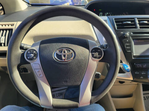 2013 Toyota Prius v Two