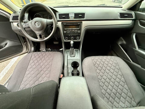 2014 Volkswagen Passat 1.8T S PZEV