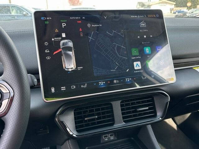 2025 VinFast VF8 Eco