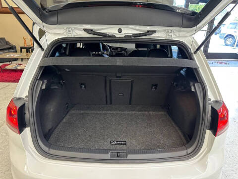 2017 Volkswagen Golf R 4Motion