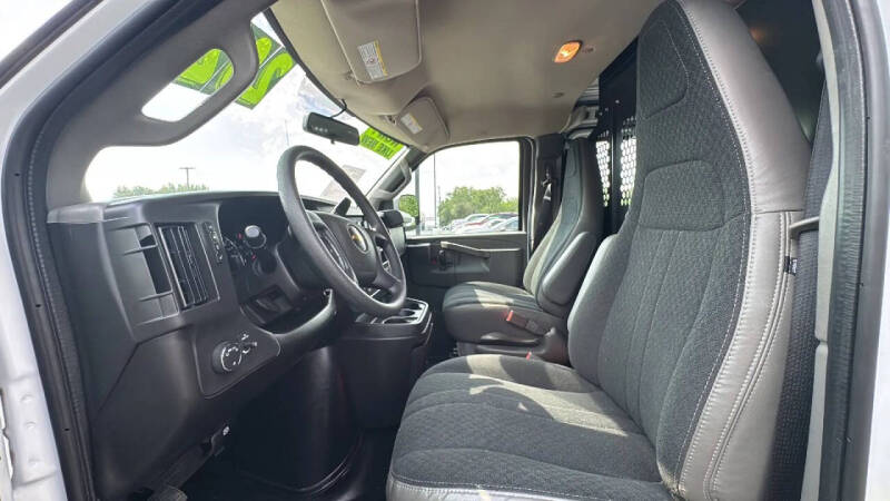 2025 Chevrolet Express 2500
