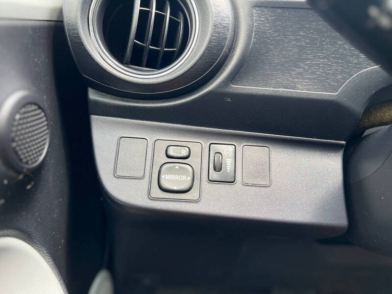 2014 Toyota Prius c Three