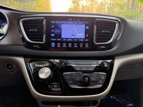2017 Chrysler Pacifica Touring-L Plus