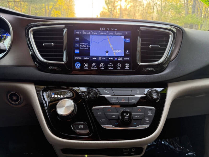 2017 Chrysler Pacifica Touring-L Plus