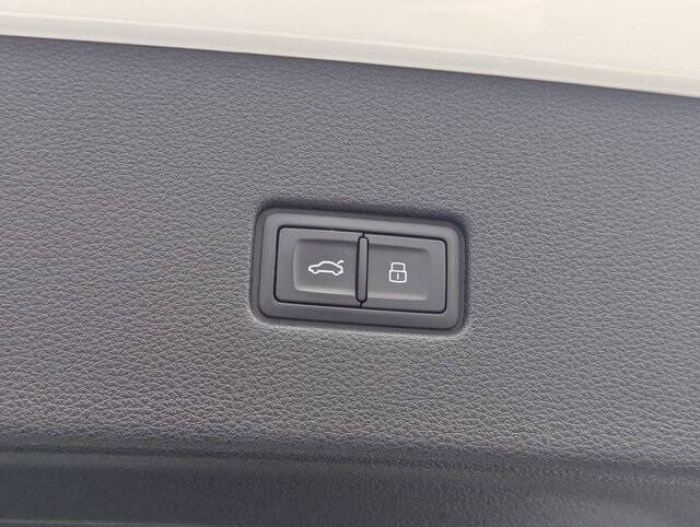 2022 Audi Q8 quattro Premium Plus 55 TFSI