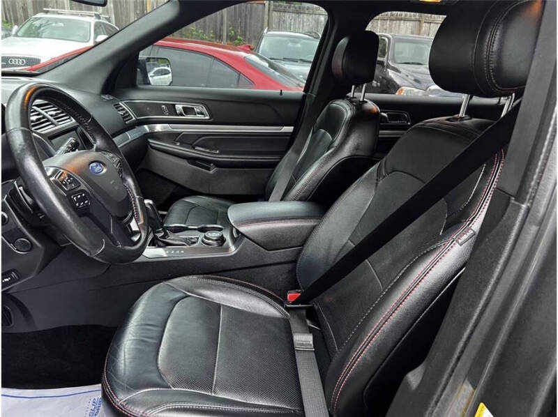 2017 Ford Explorer Sport