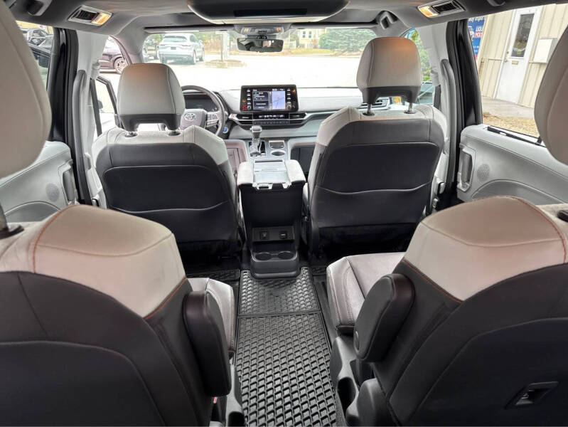 2024 Toyota Sienna XSE 7-Passenger