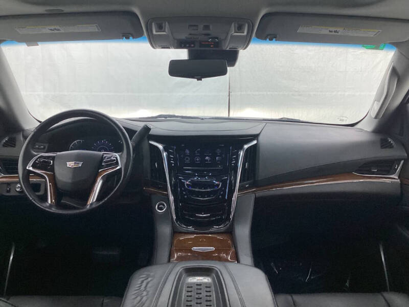 2017 Cadillac Escalade Luxury