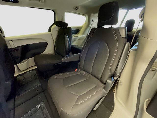 2024 Chrysler Voyager LX