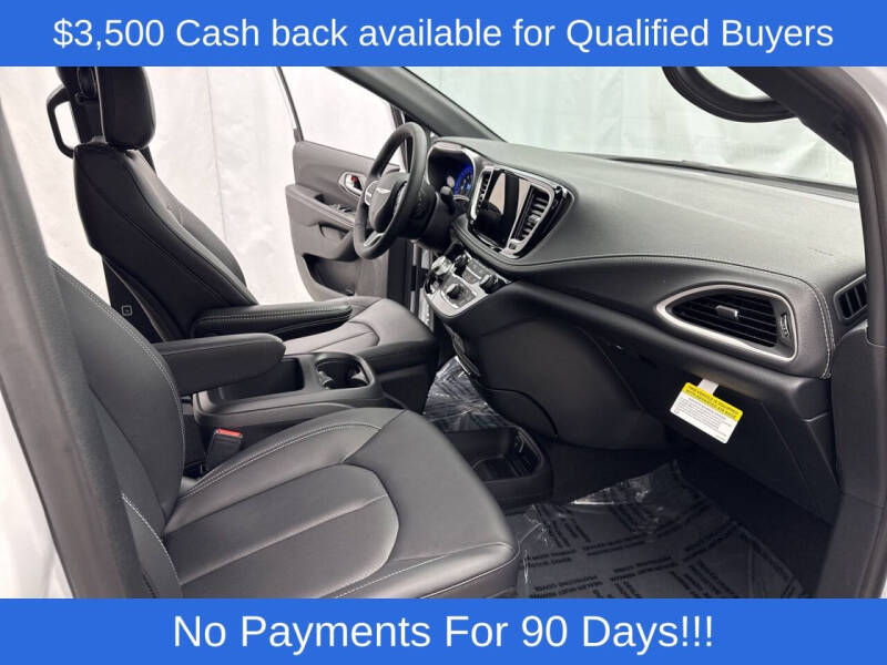 2026 Chrysler Pacifica Select