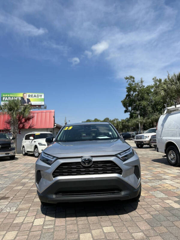 2023 Toyota RAV4 LE's photo