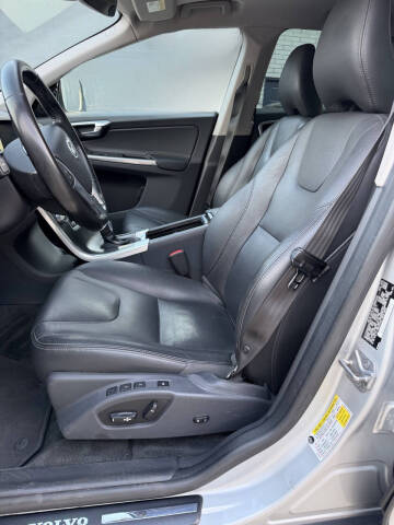 2016 Volvo XC60 T5 Drive-E Premier