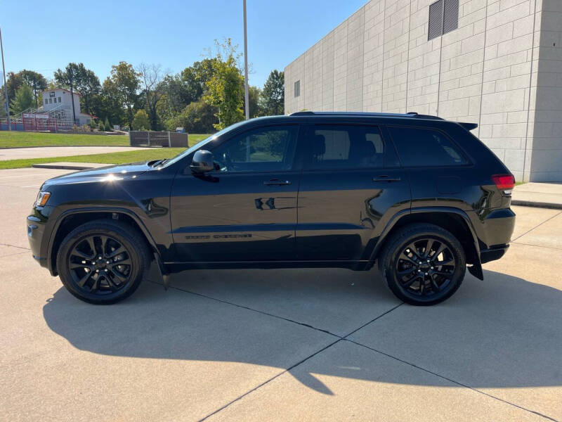 2020 Jeep Grand Cherokee Altitude photo 2