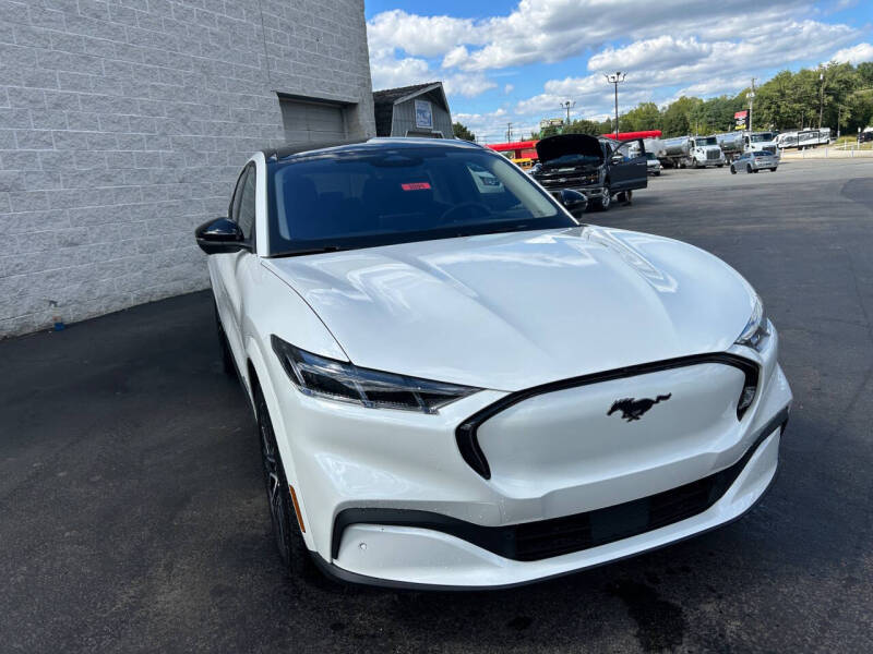 2025 Ford Mustang Mach-E Premium