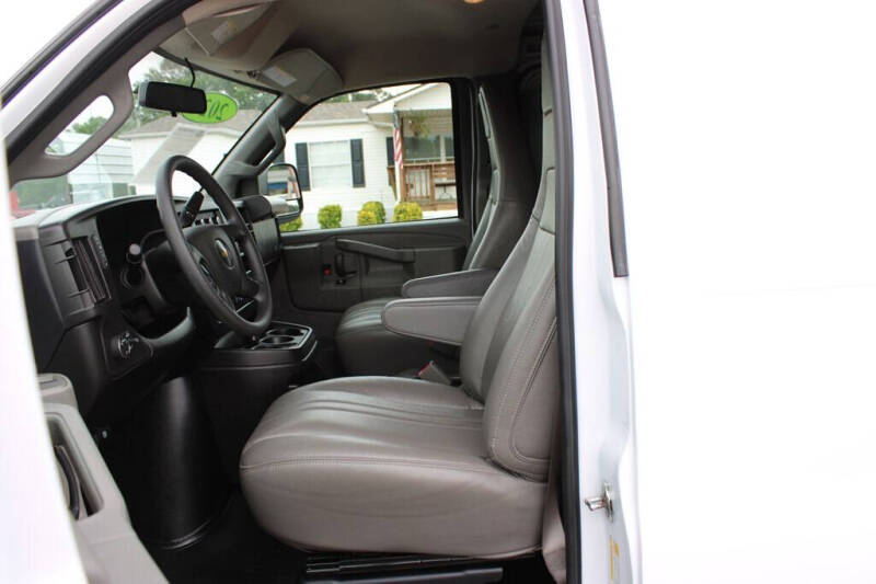 2024 Chevrolet Express 2500