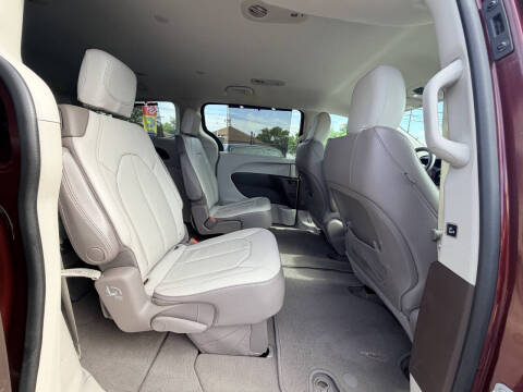 2017 Chrysler Pacifica Touring-L