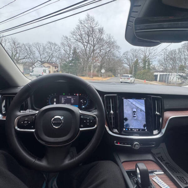 2024 Volvo S60 B5 Plus Dark Theme