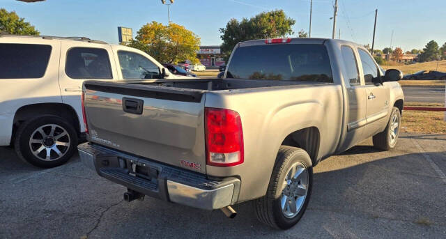 2013 GMC Sierra 1500 for sale at DURANGO AUTO CENTER LLC in Tulsa, OK