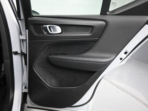 2021 Volvo XC40 T5 Momentum