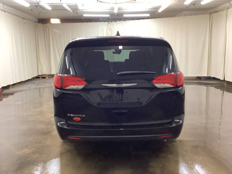 2027 Chrysler Pacifica LX