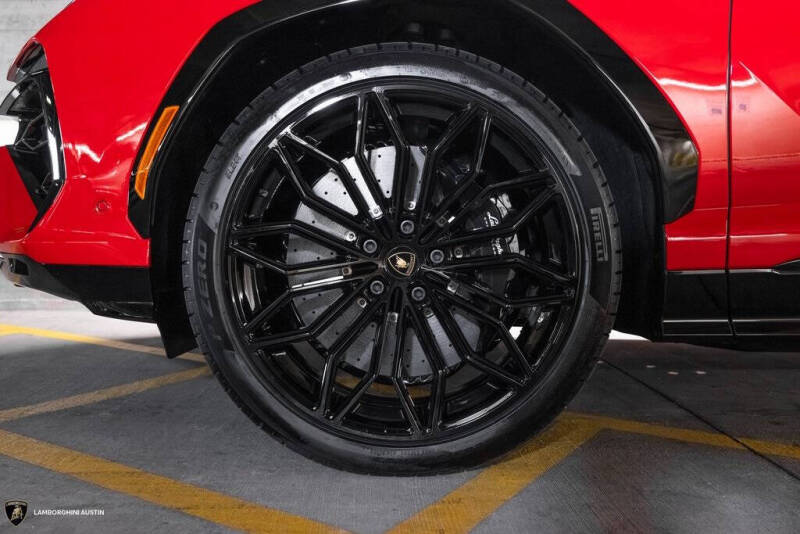 2025 Lamborghini Urus SE