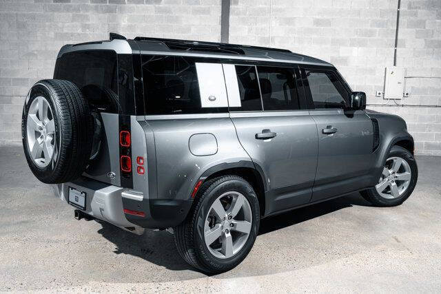 2022 Land Rover Defender 110 SE