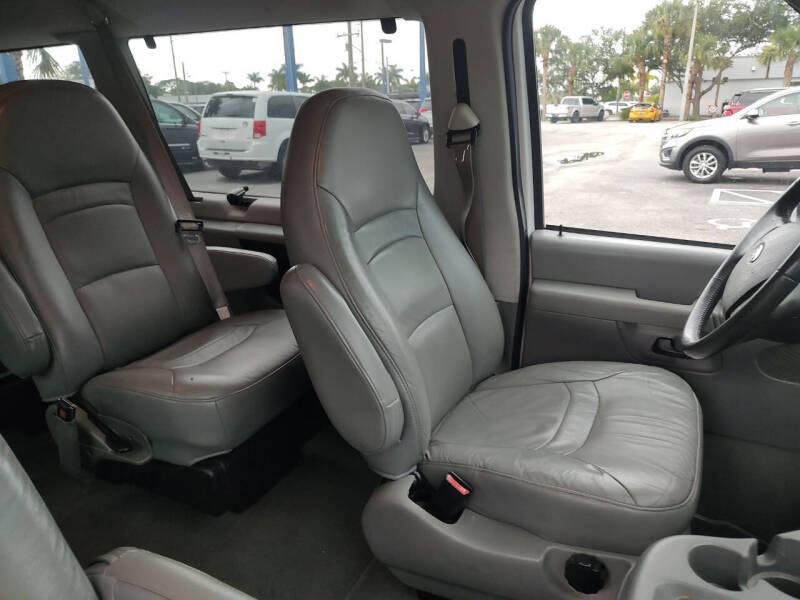 2005 Ford E-Series E-150 Chateau
