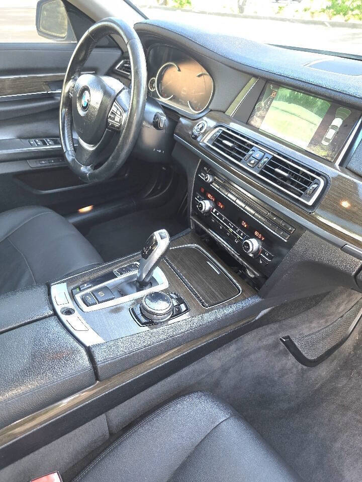 2014 Bmw 7 Series 740i 4dr Sedan - Silver exterior view 16